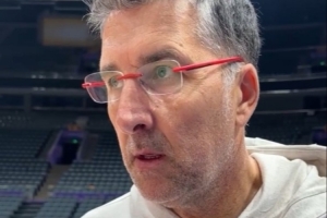 闵鹿蕾因重感冒今晚缺阵 北控今晚的比赛将由助教别德夫指挥