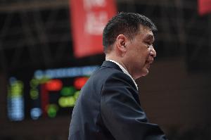 直播吧独家：北控主帅闵鹿蕾因身体原因离任 外教别德夫接任