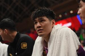 时间差很多！半场陈国豪8分钟拿8分 邹阳打满24分钟得9分3板