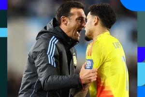 拉着迪亚斯说了啥？斯卡洛尼保密：我祝贺了他，没什么奇怪的