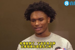 也是个活宝阿门调侃：面对这么多镜头有点紧张，还盯我嘴唇看