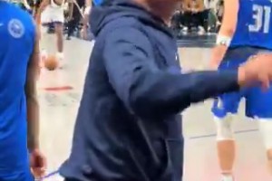 独行侠球迷大喊“炒掉尼科” 库班站起来怒喷：闭嘴坐下！