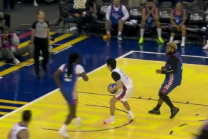 真积极！王鹤棣冲抢前场板 顶着防守飞身上篮收获本场个人首分