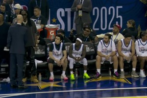 排面！NBA总裁萧华亲临名人赛现场，王鹤棣起身握手致意