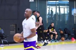 看这状态真的喜人！东契奇&芬尼-史密斯在训练中展示神准三分！