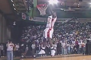 劲爆！03年麦当劳全美高中生扣篮大赛詹姆斯&香农布朗巅峰对决
