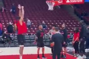 你敢相信这个人在NBA赚了1亿美元了么。。。。。