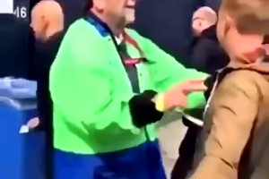 做做样？网友调侃：湖人vs黄蜂输球 东契奇随意防守的样子