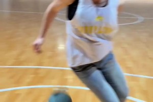 未来可妻！妹子这运球基本功得秒杀多少人啊