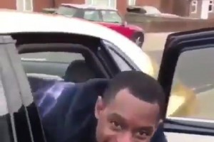 美媒调侃：马威在被“退货”后，战胜湖人离开洛杉矶时的样子