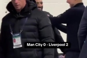 惺惺相惜!萨拉赫瓜迪奥拉从场上聊到场下，最后拥抱告别