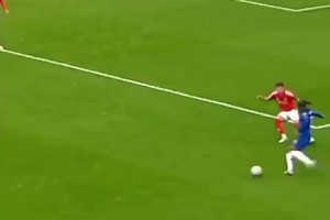 蓝军球迷：听说他要突没突，要传没传？