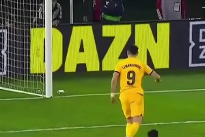 无解！莱万的点球，简直太搞心态了！