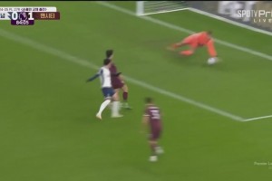 约翰逊反击送横传！孙兴慜近距离推射被埃德森神勇扑出！