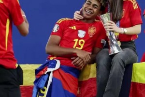 彻底结束了？曾被女友戴绿帽，亚马尔与女友再次分手