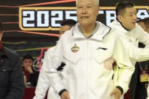 毛剑卿：C罗肯定没有以前强 但至少没有养老+摆烂