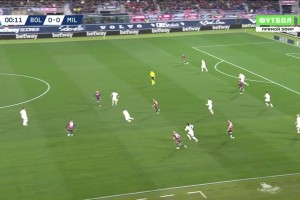 开场错失良机！赖因德斯策动穆萨横传，希门尼斯打门高出球门！