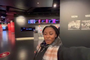 女网友：为什么拜仁博物馆里有梅西的一件球衣？