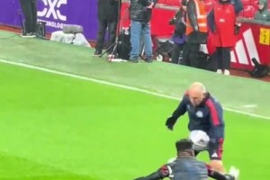 奥纳纳是在训练还是在求雨