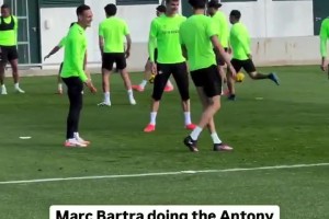 安东尼门前秀转圈？巴尔特拉你小子路走窄了呀