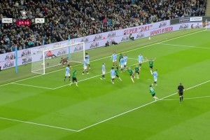 曼城丢球！索里诺拉角球开出，塔洛维耶罗夫头球破门！