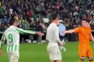 没找到姆巴佩！赛后圆神安东尼最终选择与库尔图瓦交换了球衣