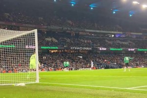 定位球大师！场边视角看德布劳内送出的任意球助攻！