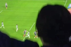 太帅了！38岁拉莫斯飞身冲顶头球斩获墨西哥联赛首球