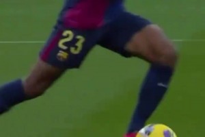 老艺术家！布斯克茨的动作很慢，但就是能骗到对方！