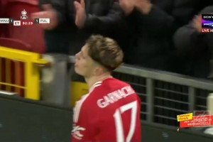 速度很快！卡塞米罗送长传，加纳乔超车两人小角度爆射击中边网！