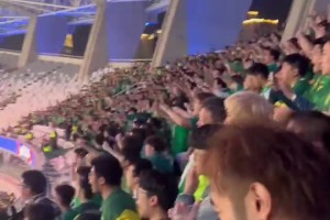 沉浸式体验京沪大战国安远征军看台的加油助威