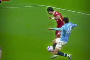 世界级中锋是怎么踢球的？利物浦：看他集锦就够了！