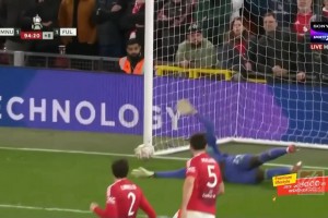 门将立功！史密斯-罗弧顶抽射！奥纳纳神勇扑出底线！