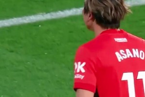 桃花影落飞神剑！浅野拓磨凌空世界波技惊四座，斩获西甲首球！