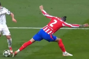 被迪亚斯晃的直接坐地上了吉梅内斯：我是谁？我在哪？