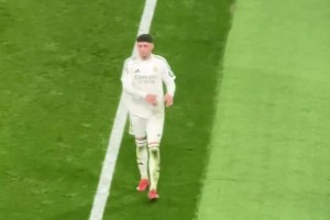 伟大无需多言！巴尔韦德被换下，现场皇马球迷掌声不断