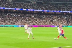 现场球迷视角：卡马文加对小蜘蛛的这次防守完全是在梦游