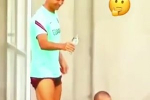 太皮了！球迷：也就他，敢在佩佩头上浇水！