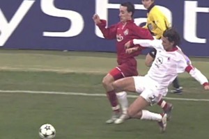 铲留球干干净净！马尔蒂尼的艺术防守！