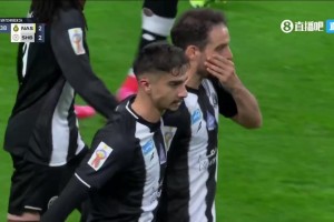 胜利遭扳平！施维赫禁区内高高跃起头球破门！