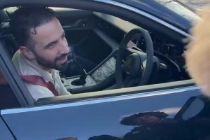 还得是你！欧联赛后记者超长问题问困穆帅，发布会上直接装睡