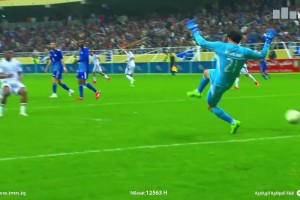 门将：卧槽！伊拉克联赛皮球诡异弹起来造乌龙