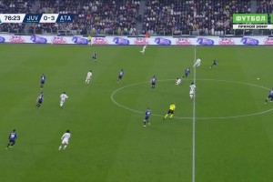 这球太逗了弗拉霍维奇滑倒送礼，“直塞助攻”卢克曼破门