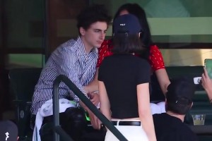 不理卡戴珊小妹❓️好莱坞明星甜茶认真看比赛，体育比较吸引人？