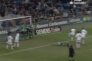 谁敢堵枪眼？卡洛斯的禁区内间接任意球重炮