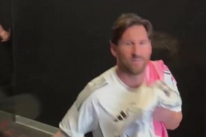 这就是足球！切尔西球迷对帕尔默罚丢点球，库库远射的疯狂反应！