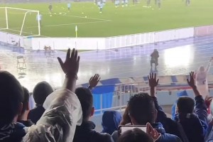 看的心酸！0:4惨败川崎，看台上申花球迷的呐喊声却从未停止