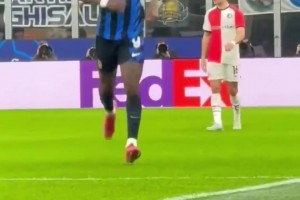 卡库啊你后不后悔图拉姆进球后跑向替补席拥抱劳塔罗