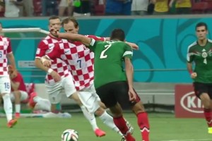 群主的硬实力！还记得拉基蒂奇这次脚后跟妙传吗