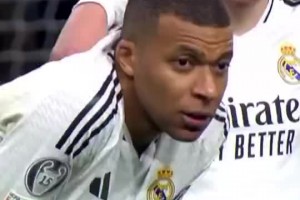 立大功！姆巴佩第一个看到小蜘蛛二次触球，并找第四官员说明情况